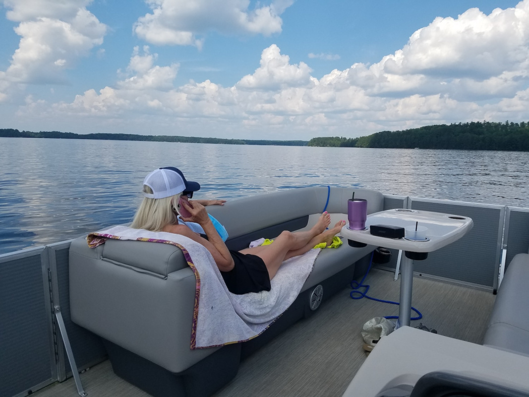 Minocqua pontoon rentals lounging